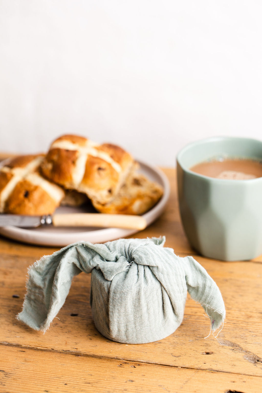 Hot cross Buns Candle